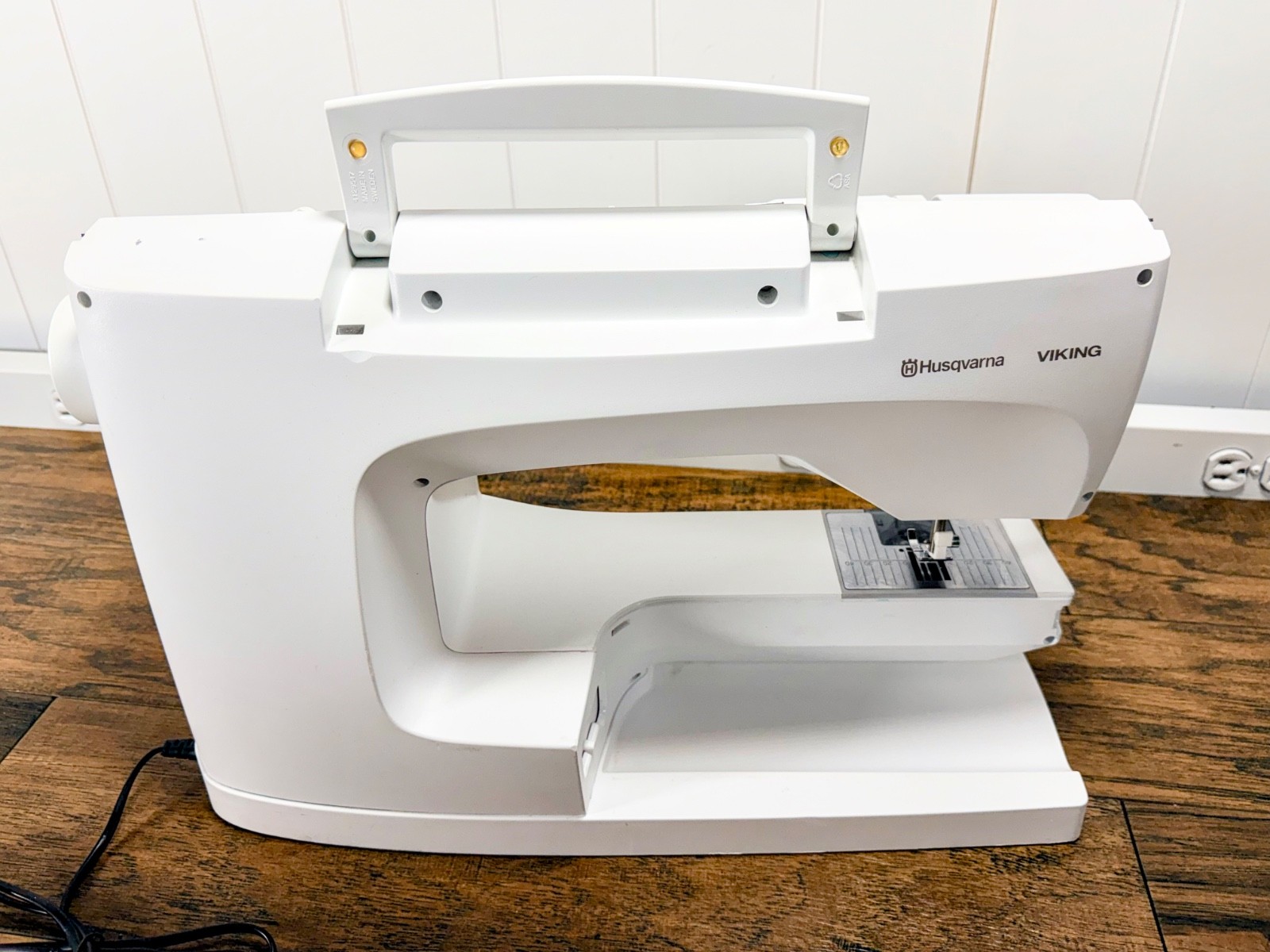 Husqvarna Viking Designer Ruby Sewing & Embroidery Machine G1214