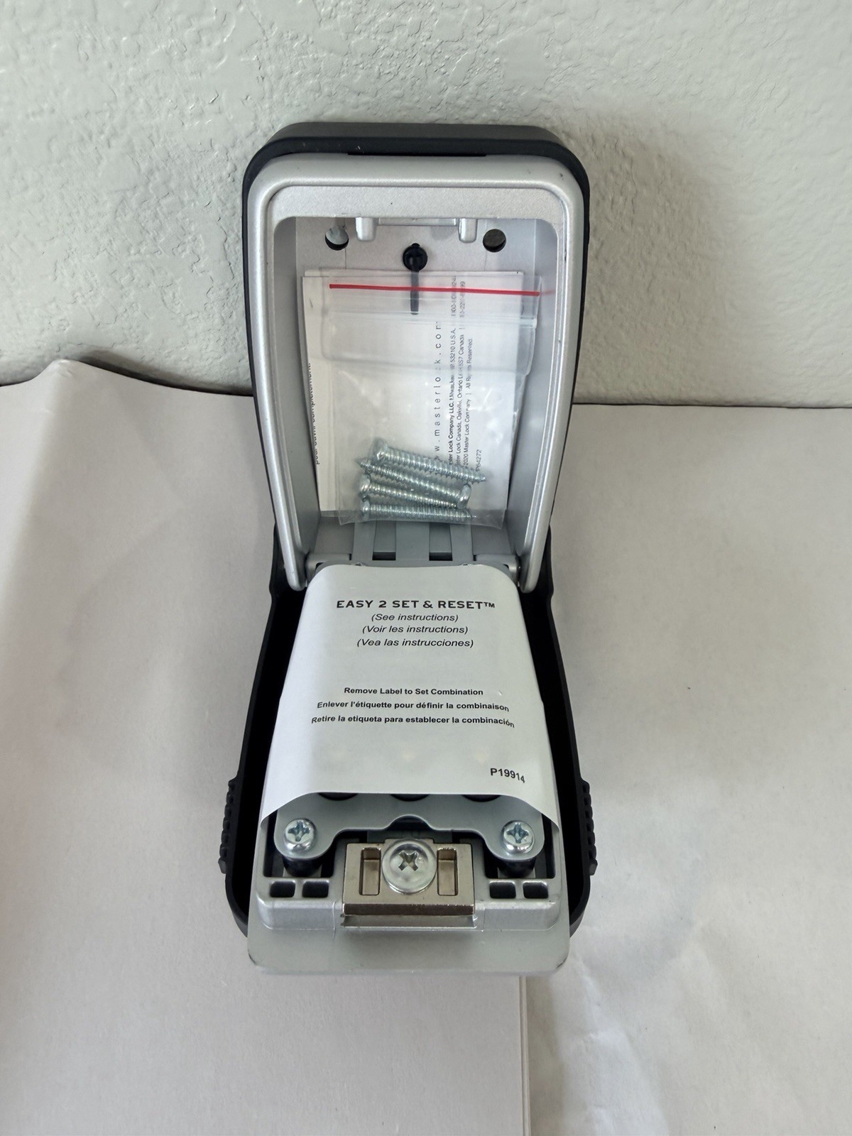 New Master Lock 5423D Push Button Wall Mount Key Safe Lock Box Open Box"
