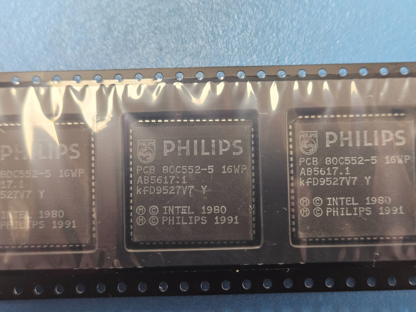 (1PC) PCB80C552-5-16WP PHILIPS 8-BIT, 16 MHz, MICROCONTROLLER, PLCC68