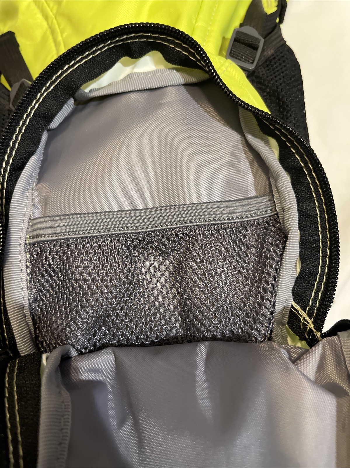 Running/Cycling CamelBak Velocity 70 oz Hydration Pack Reflective NO BLADDER