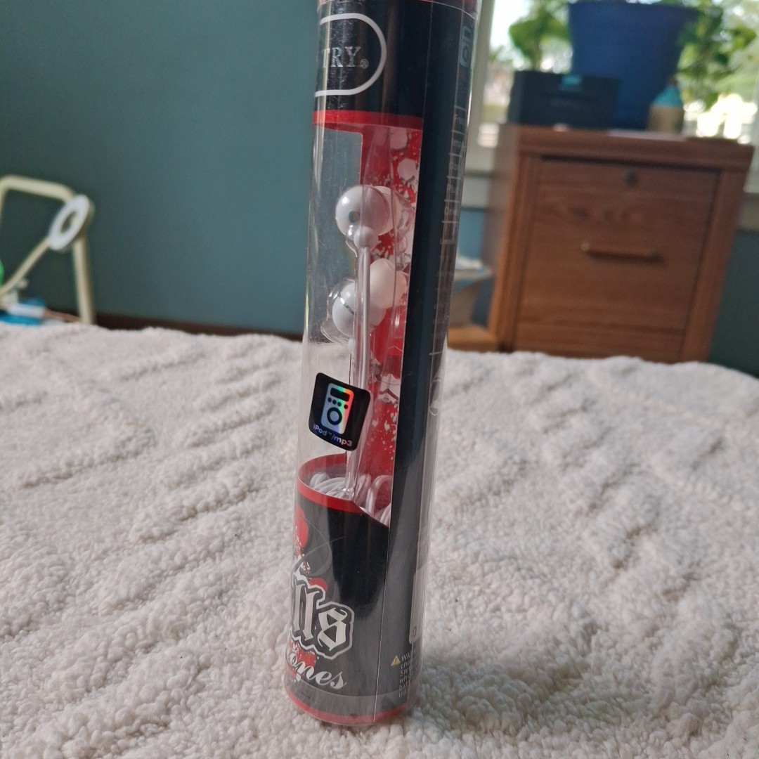 Sentry Balls Earbuds In White