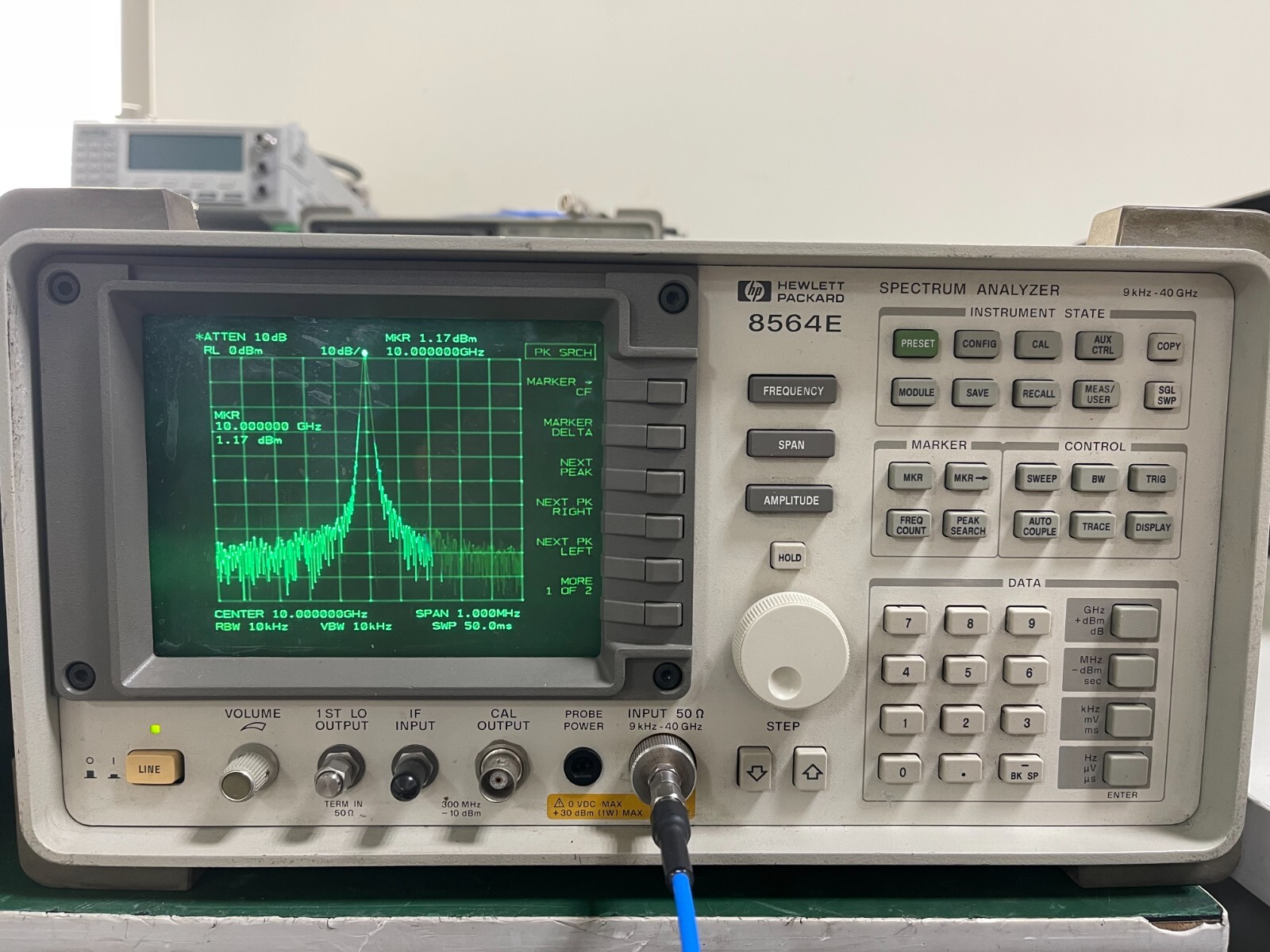 HP Agilent 8564E 9KHz - 40GHz Spectrum Analyzer w/ 85620A module_0976