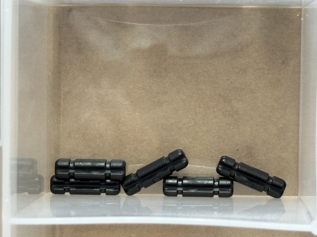LEGO Parts - Black Technic, Axle 2L Notched - No 32062 - QTY 5