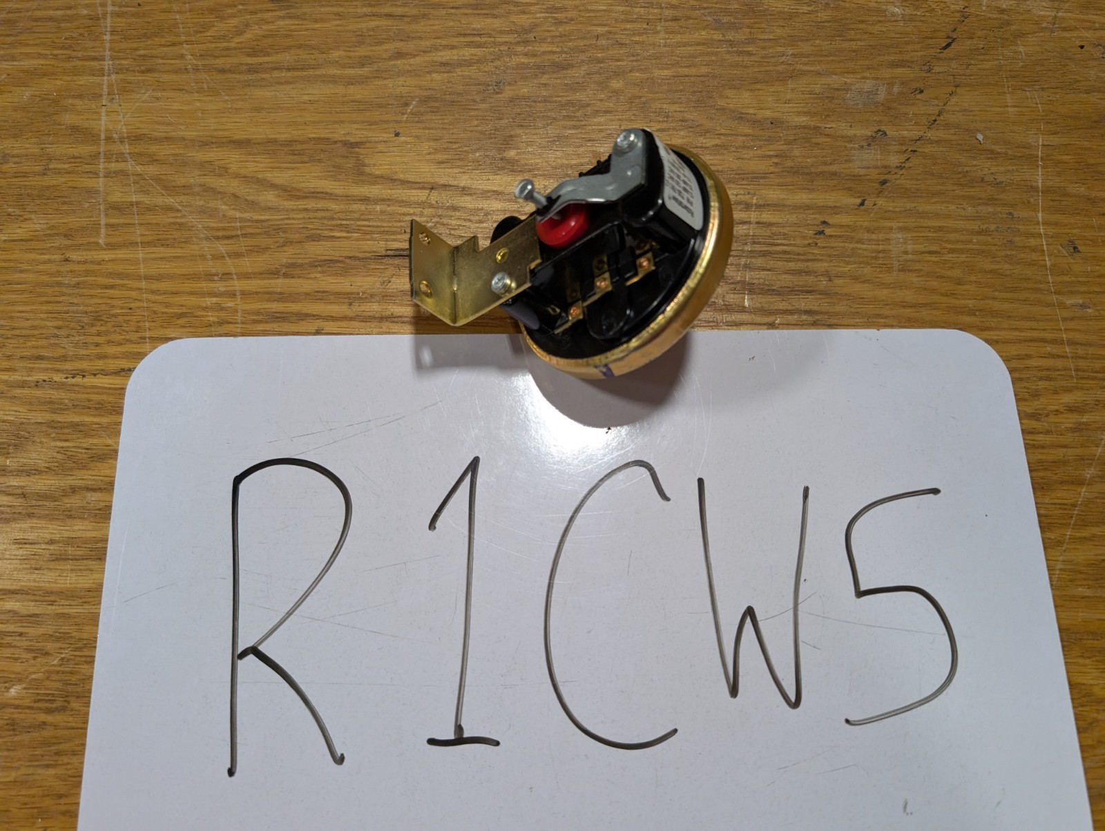 New Robert Shaw Pressure Switch P/N: 9N086A, 738-761-2 (R1CW5)