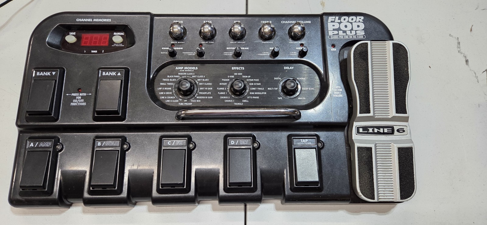 LINE 6 Floor-POD-Plus Guitar Multi Effects Processor