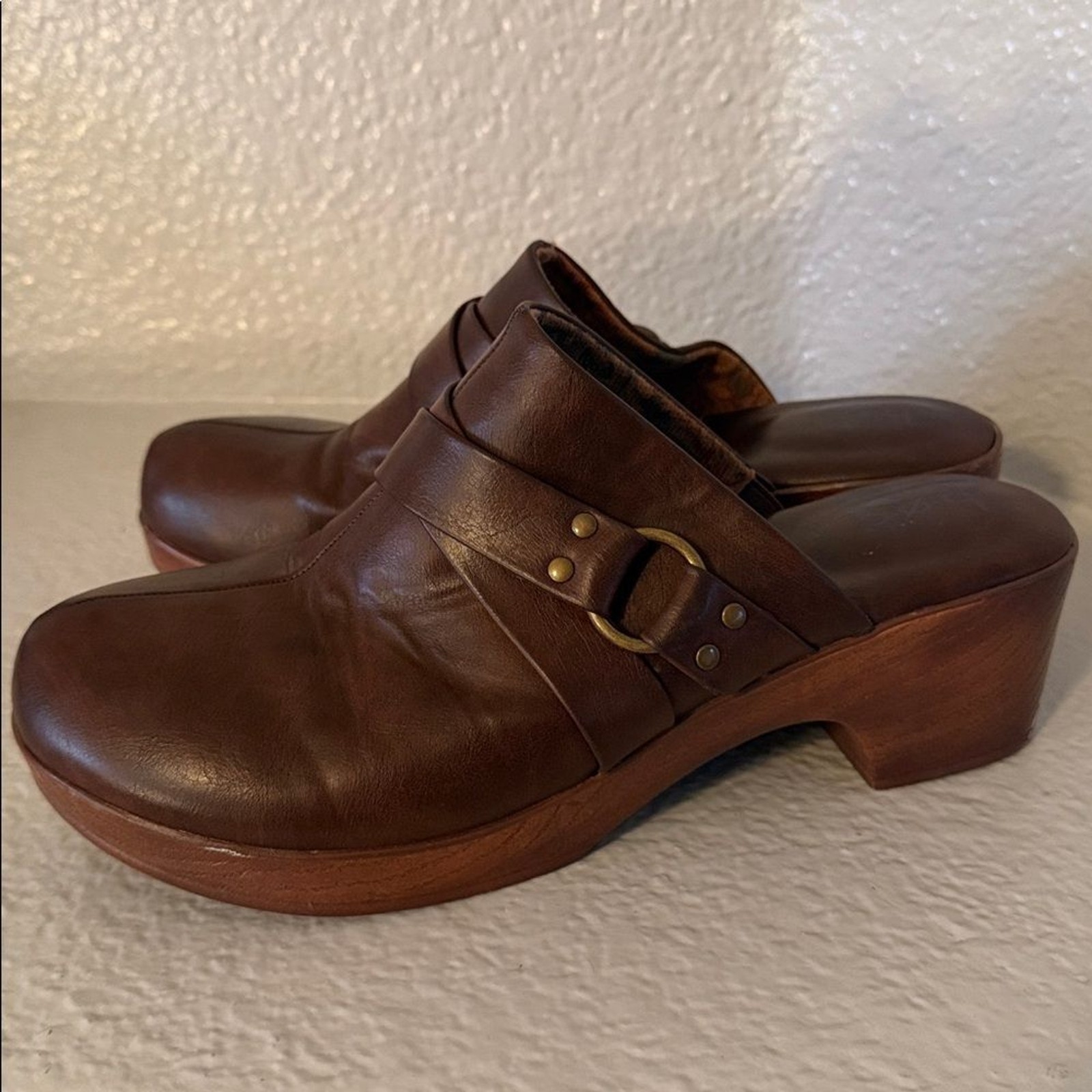 b.o.c. Ease Brown Western Equestrian Buckle Strappy Clogs 2.5” Heel Size 11