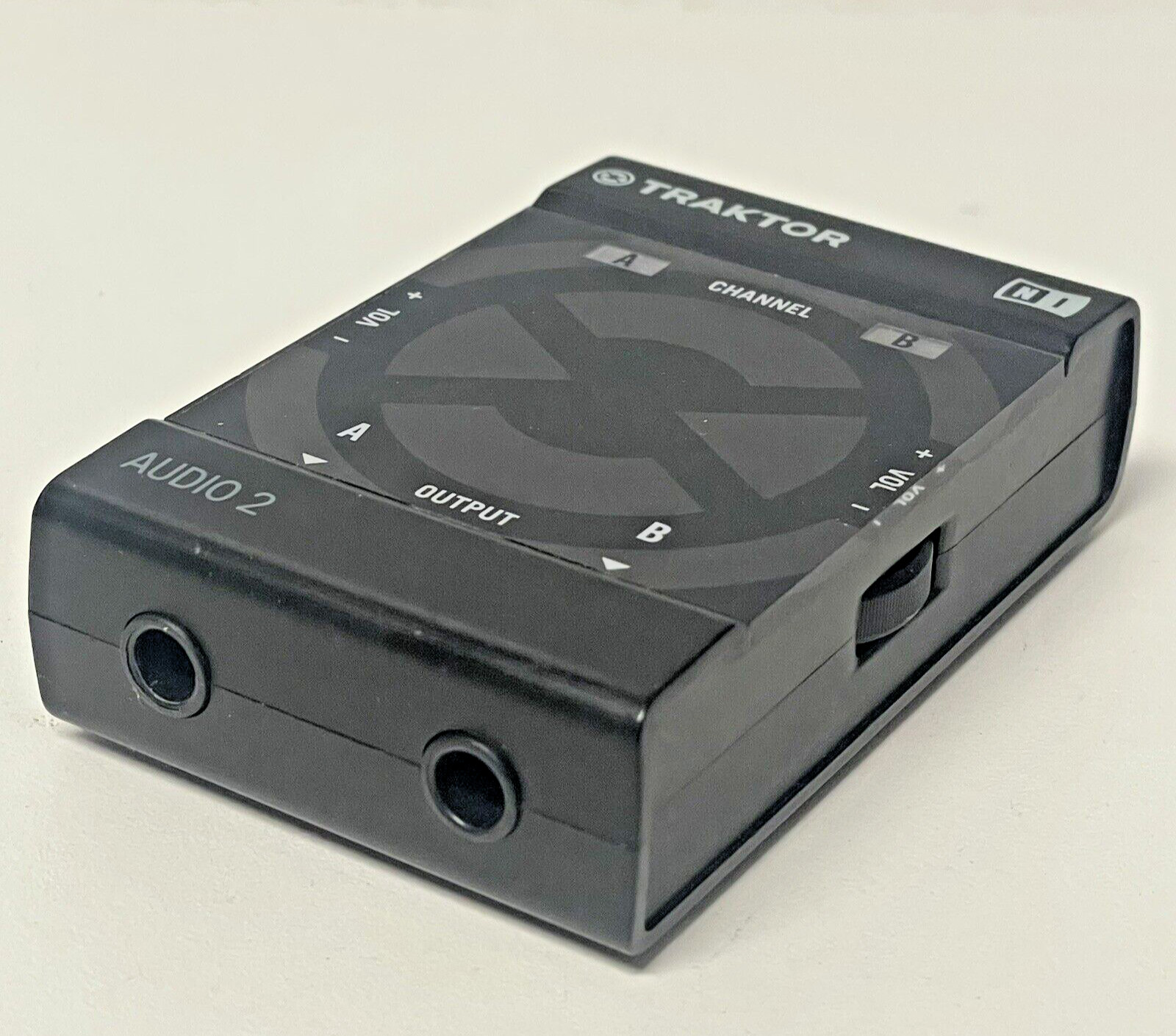NATIVE INSTRUMENTS TRAKTOR AUDIO 2 HW DJ Interface with Cord Adapter
