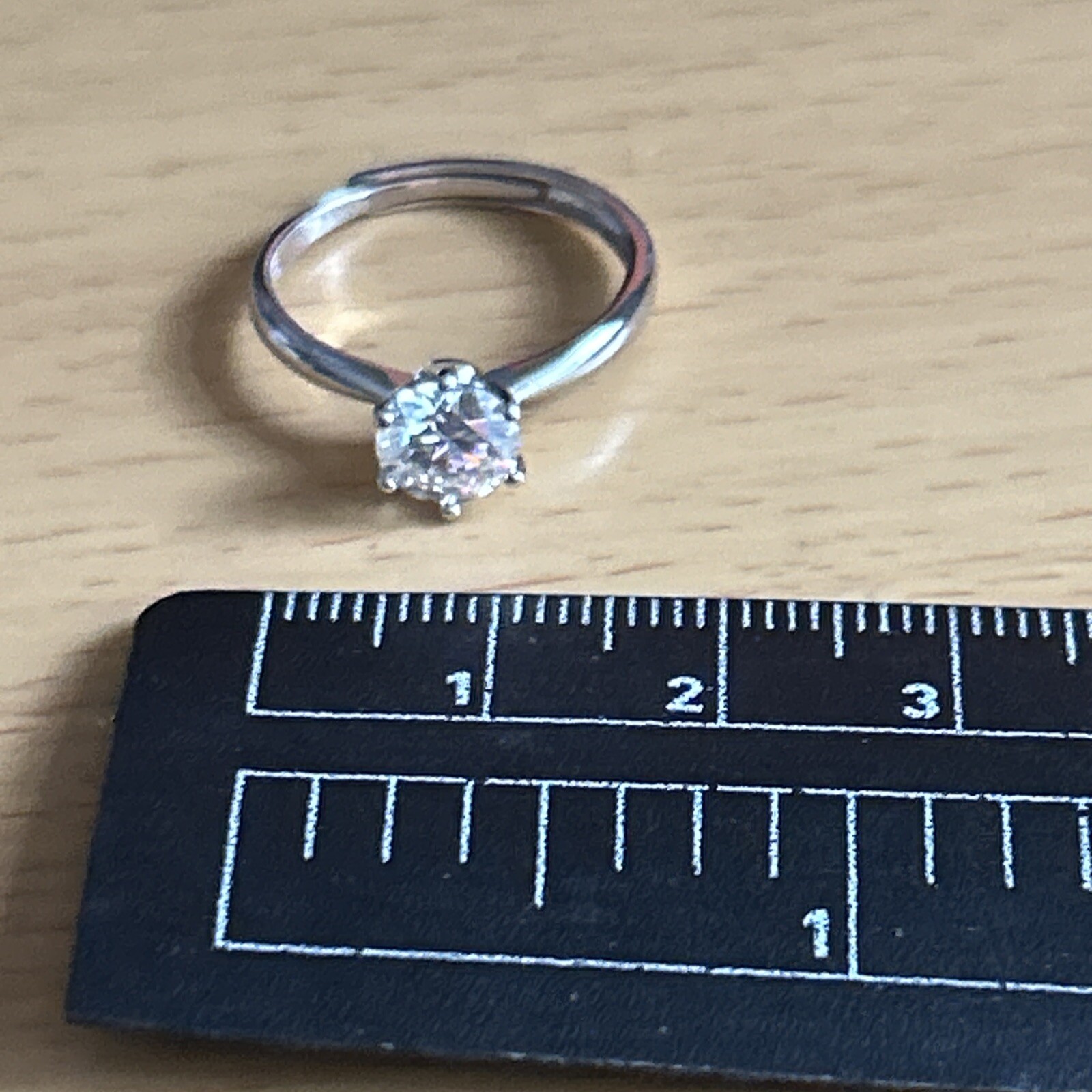 Gorgeous 925 Silver Moissanite Solitaire Ring /Size M/ N / 1ct