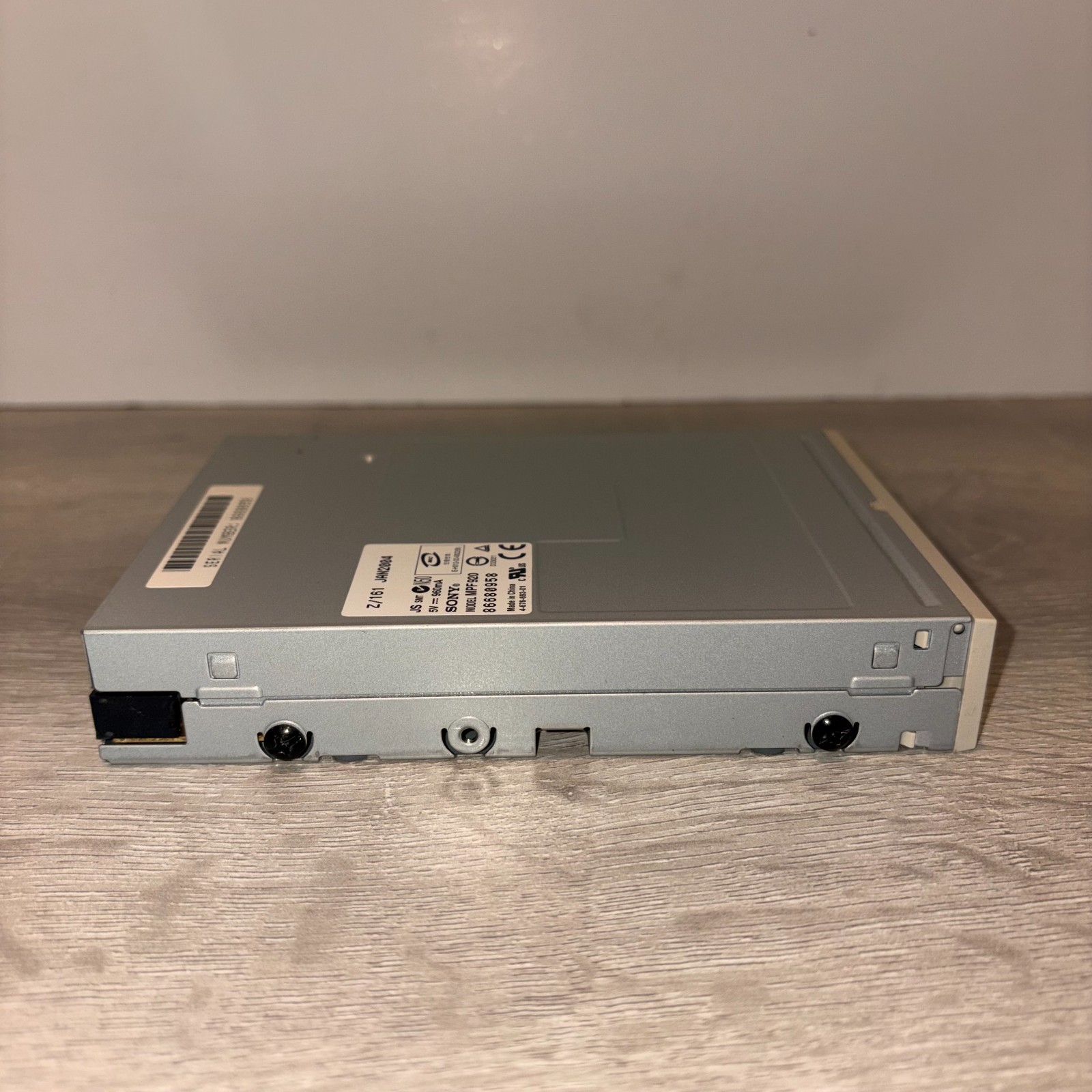 Sony MPF920 Series 3.5-inch 1.44 MB IDE / EIDE Internal Floppy Disk Drive