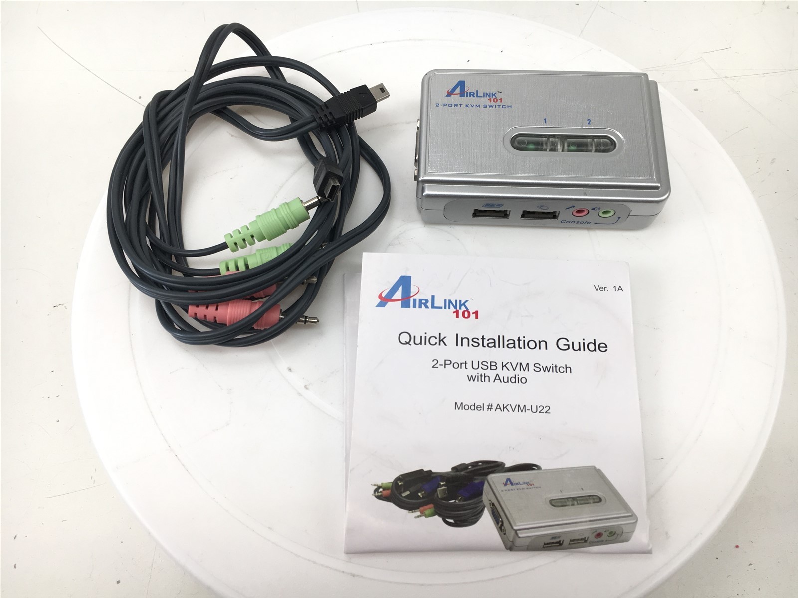 Airlink 101 2-Port Slim KVM Switch with KVM Cable