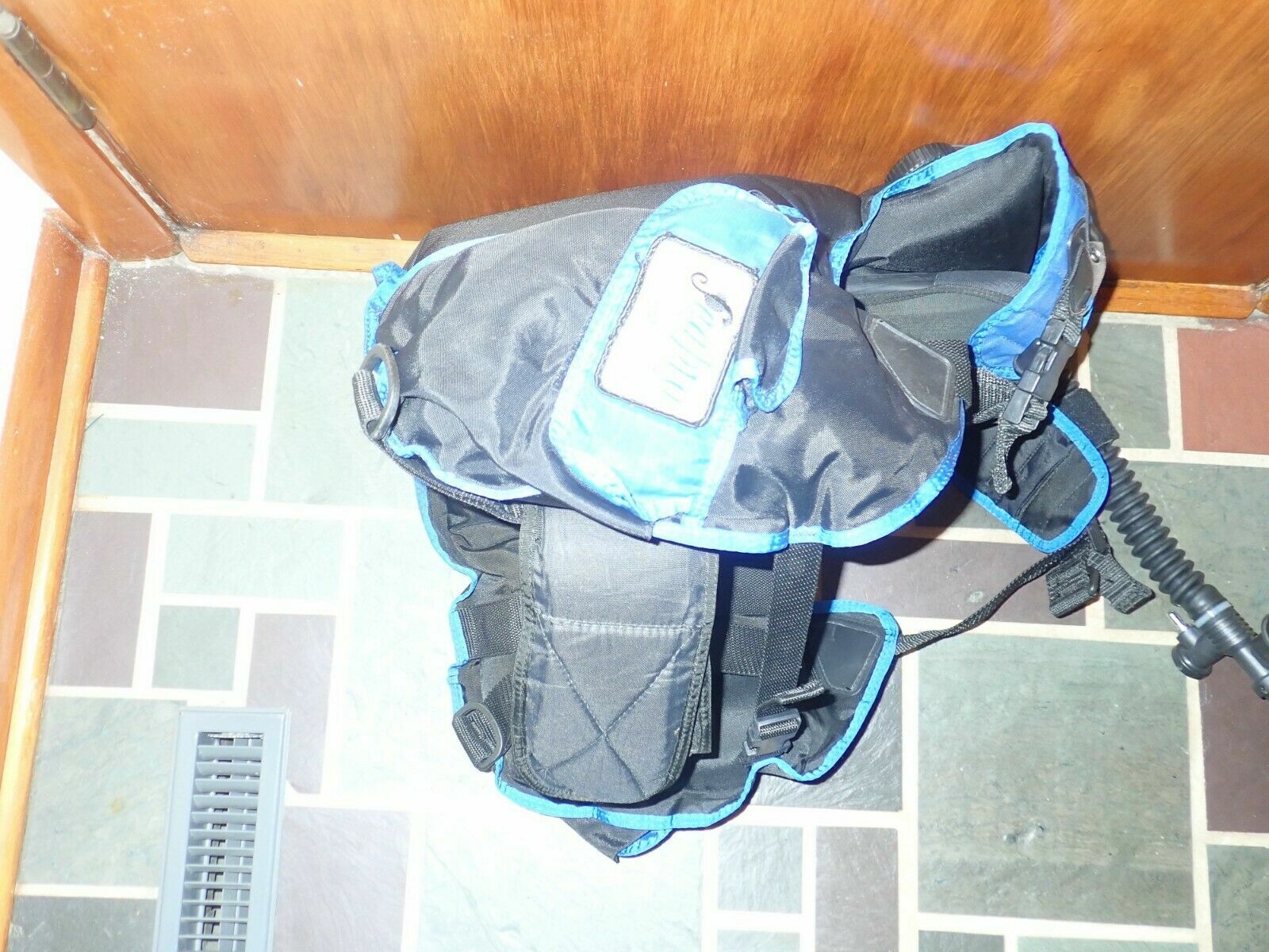 SeaPro BCD Used Size XS/S , holds air , recommend service before use.  Not weigh