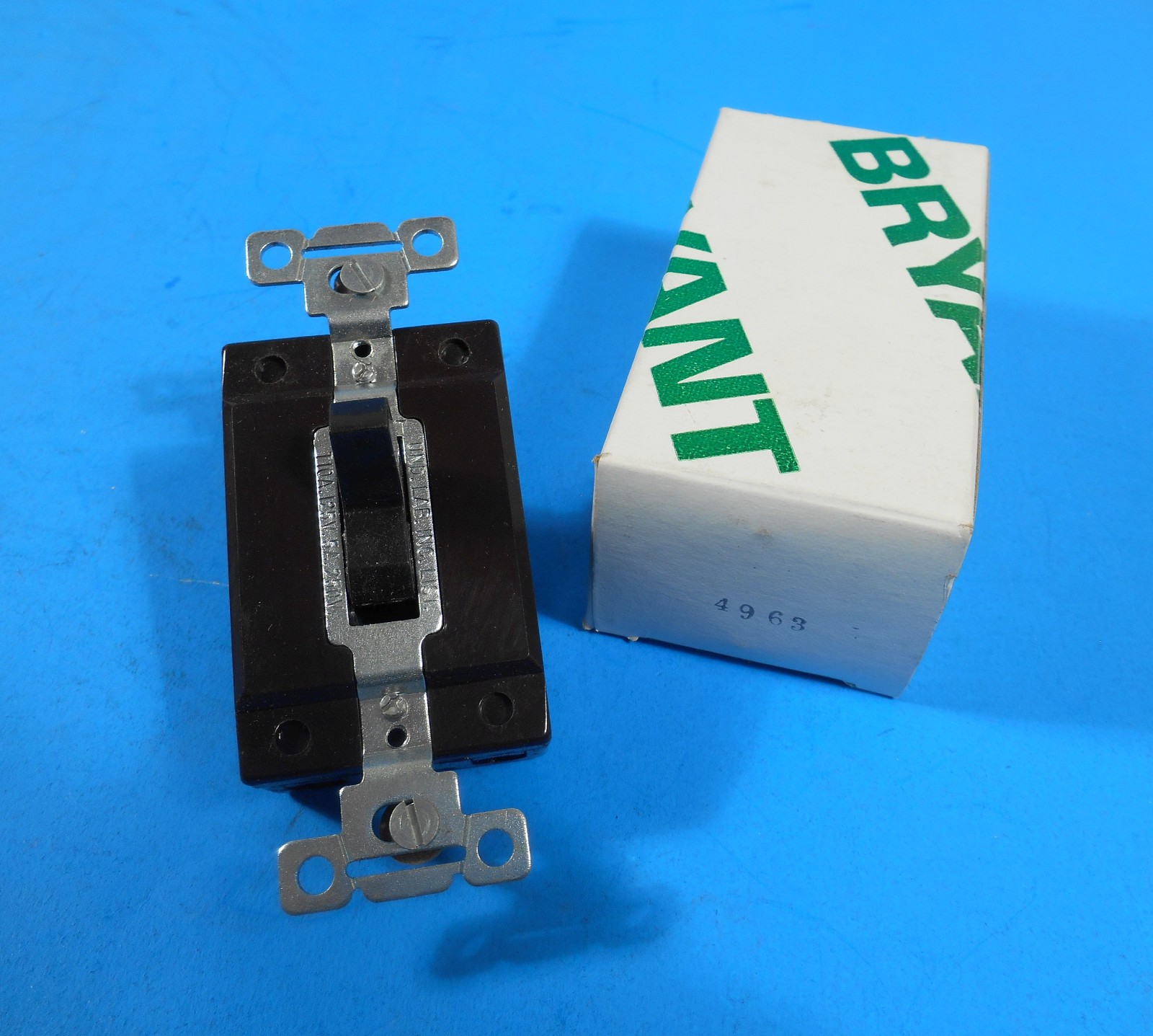 Bryant Brown 10A 125V 5A 250V 3-Way Toggle Switch 4963