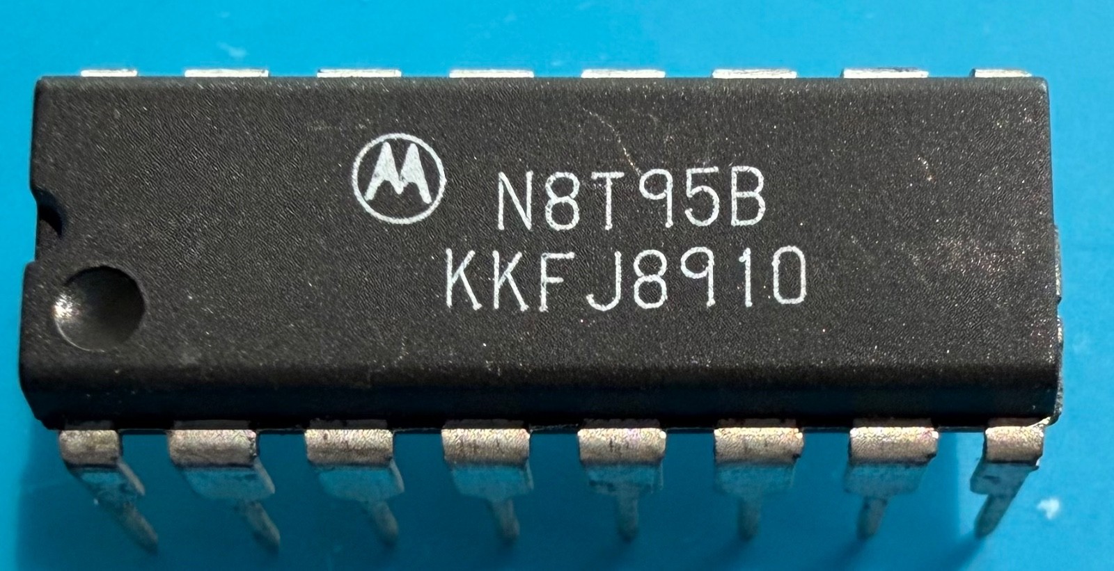 Motorola KKFJ8910 Integrated Circuit