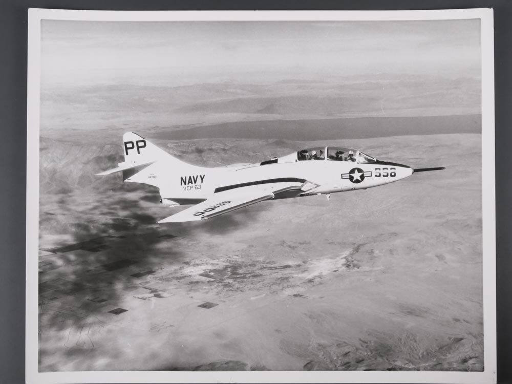 VTG. AIRCRAFT AIRPLANE AVIATION PHOTO - GRUMMAN F-9 COUGAR IN FLIGHT