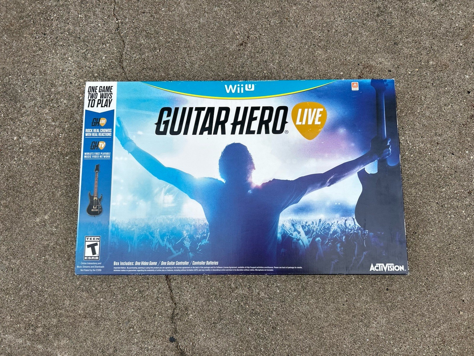 GUITAR HERO LIVE (Wii U, 2015) Deluxe Box Controller Bundle Open Box