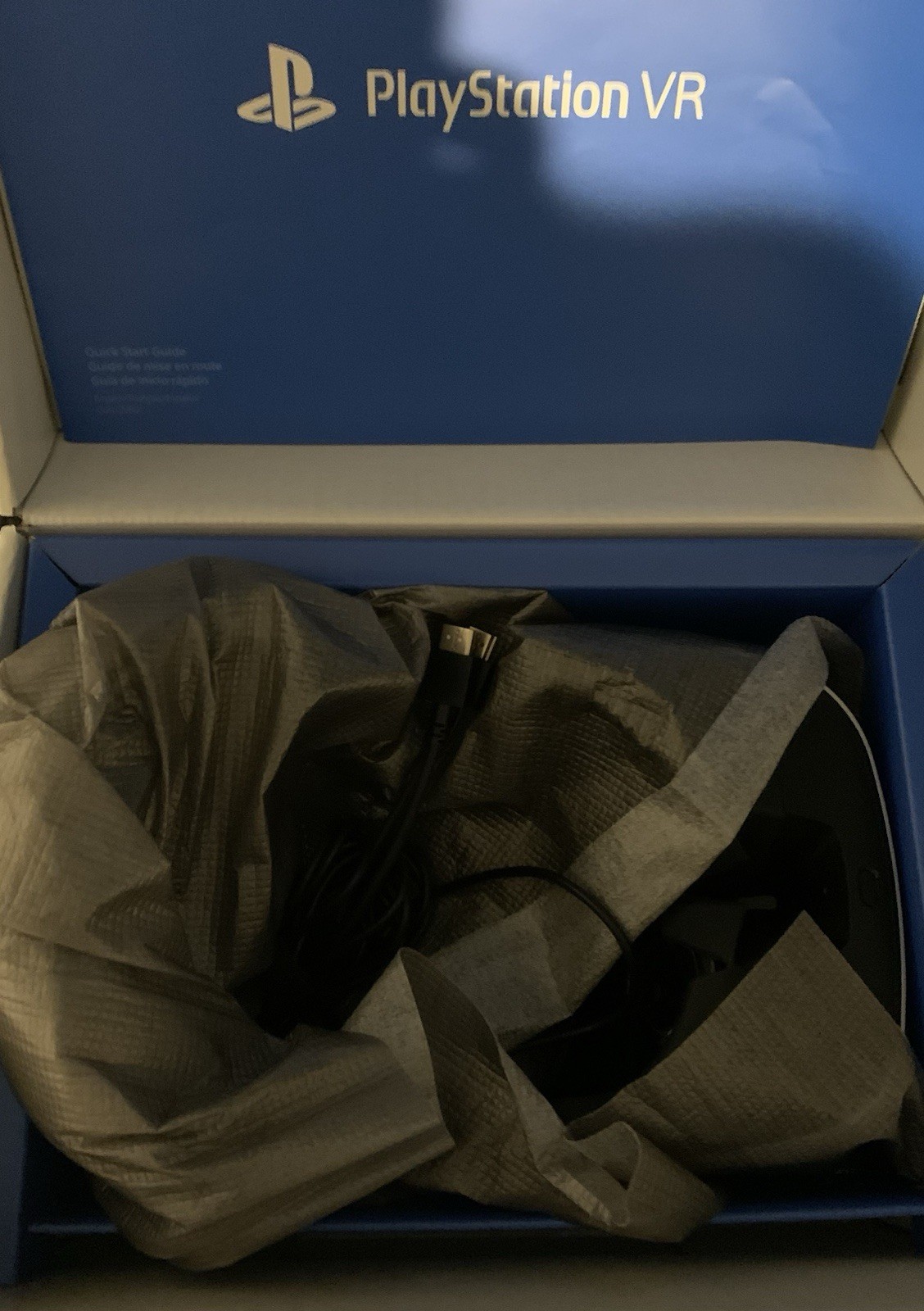 PSVR Bundle With Motion Controllers And Camera. Comes With Every Thing Pictured.
