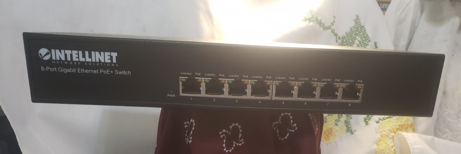 Intellinet 8-Port Ethernet PoE+  Gigabit Switch - Model 560641   No Power cord