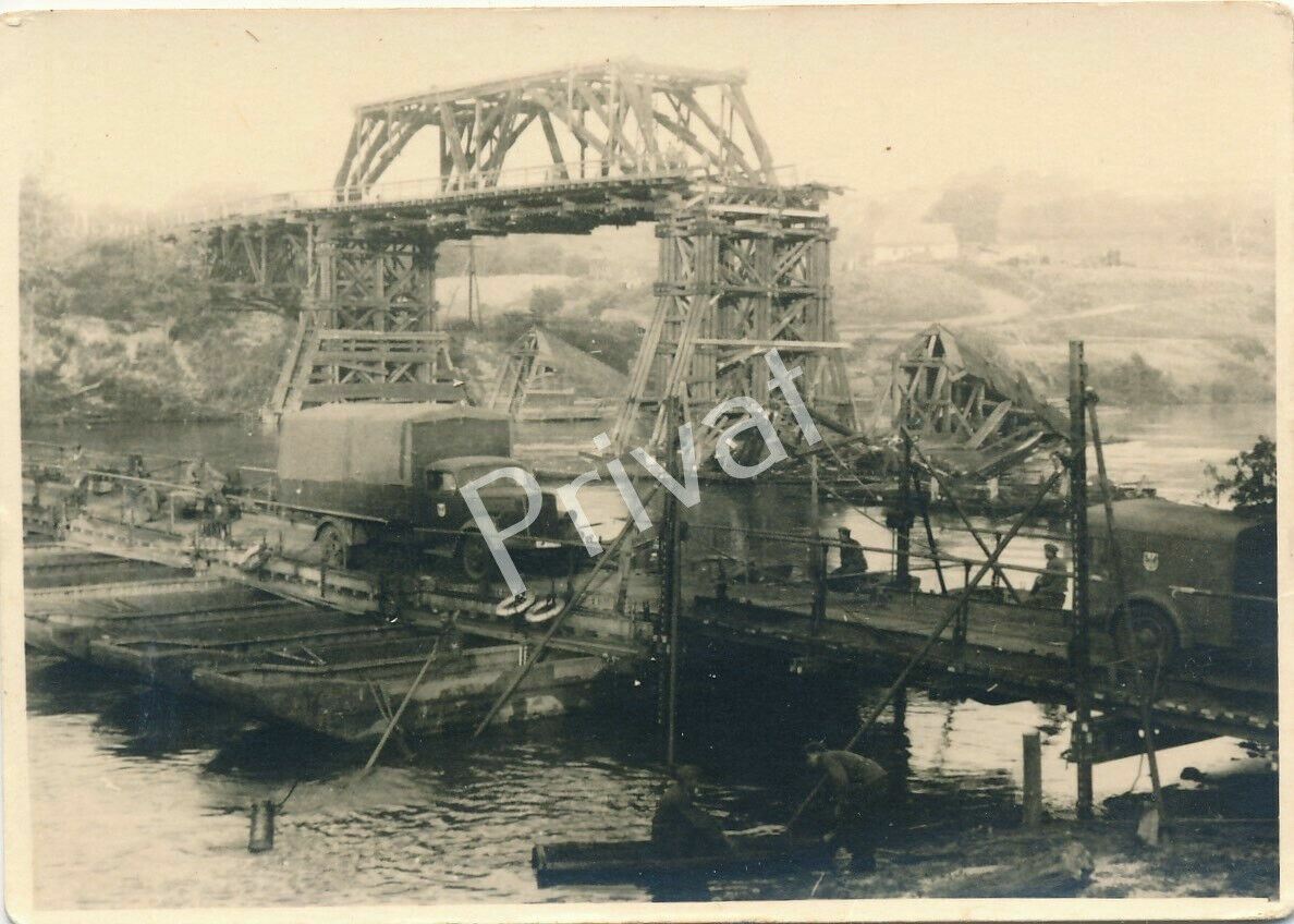 Photo WW II Soldiers Wehrmacht Destroyed Bridge Pontoon Truck Russia H1.61