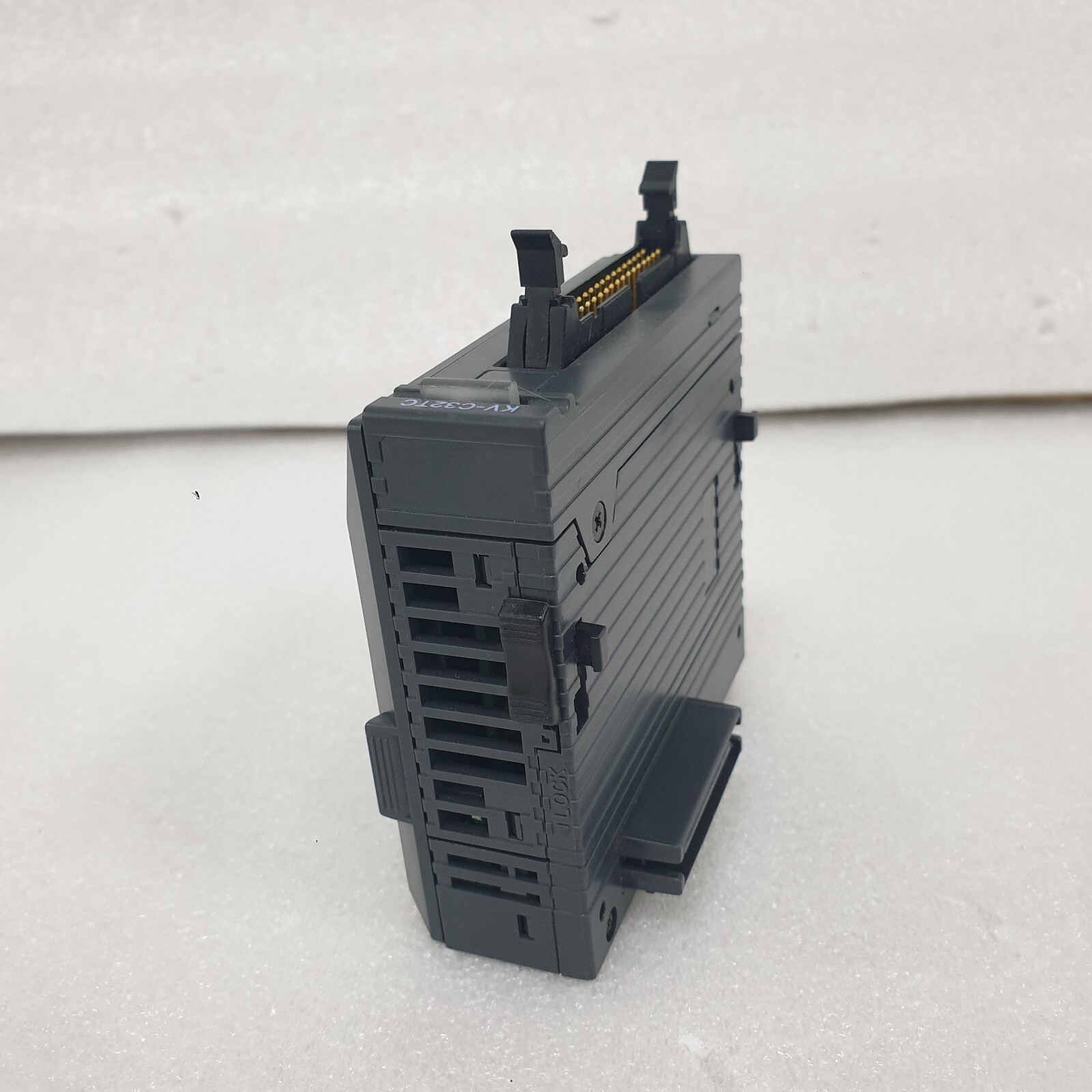 Keyence KV-C32TC Output Module