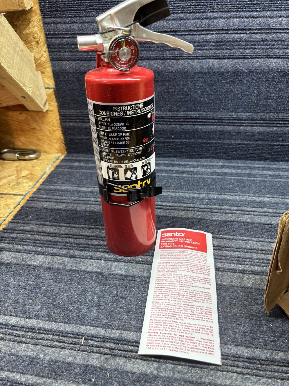 Ansul Sentry 2.5 lb ABC Fire Extinguisher + Vehicle Bracket 2025 Model (T2)