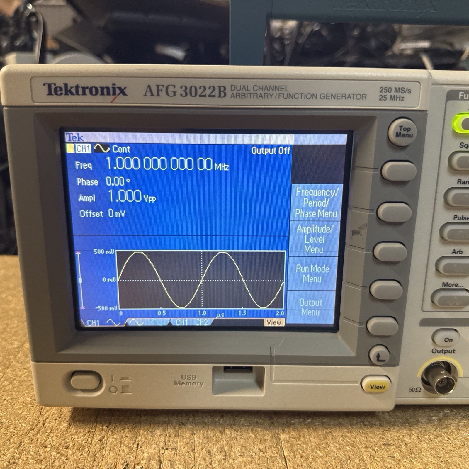 Tektronix AFG3022B Dual Channel Arbitrary Function Generator READ