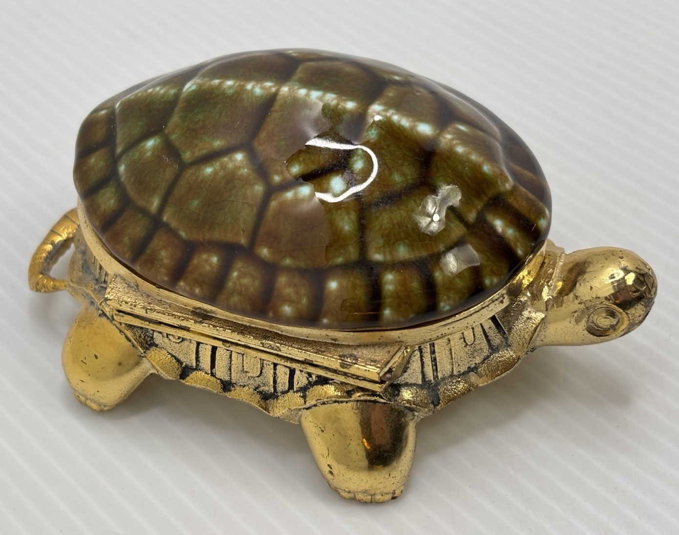 BEAUTIFUL LAMINATED AND GOLDTONE TURTLE TRINKET BOX MADE IN JAPAN