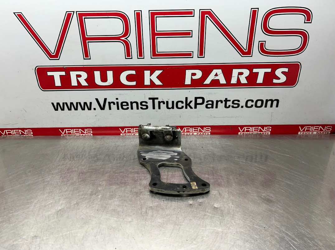 PETERBILT L11-6177R BRACKET-UPPER PIVOT RH
