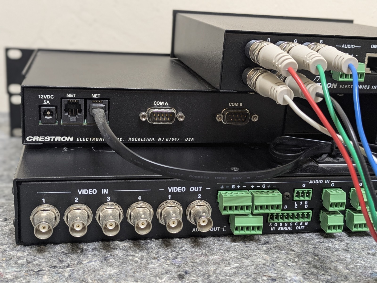 Crestron Lot: QM-TX, RS-232/422 ST-COM and MP2E w Cables EUC