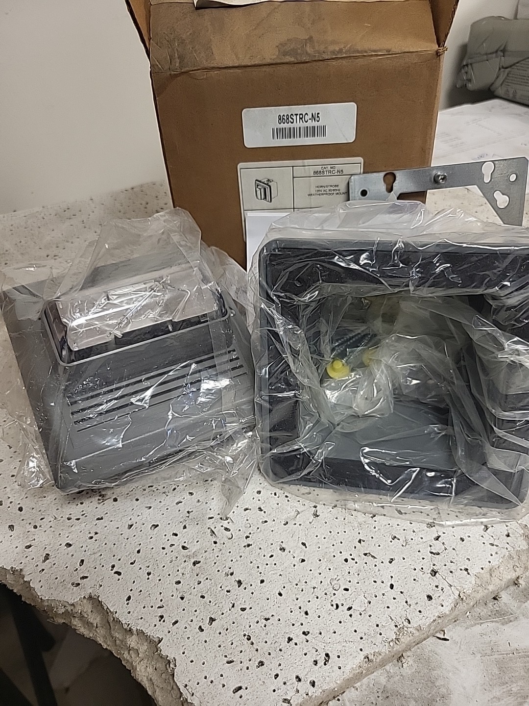 EDWARDS SIGNALING 868STRC-N5 Horn Strobe,Clear,5-1/2 In. H,120VAC 16G545