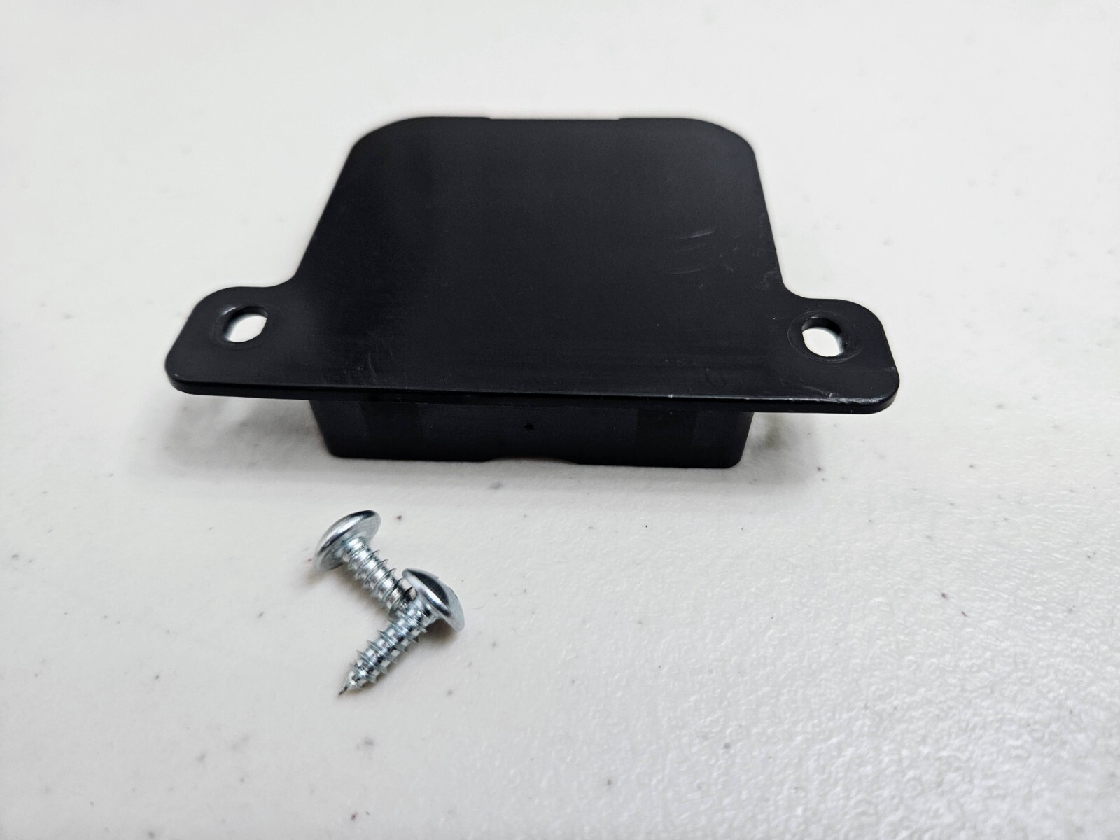OEM -- Insignia 44 lb Clear Ice Maker -- NS-IMC44S3 -- Water Pump Cover