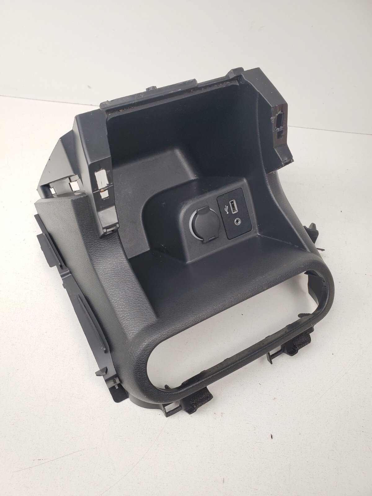 2018-2026 NISSAN KICKS SV CENTER DASHBVOARD TRIM WITH CIGARETTE LIGHTER OEM