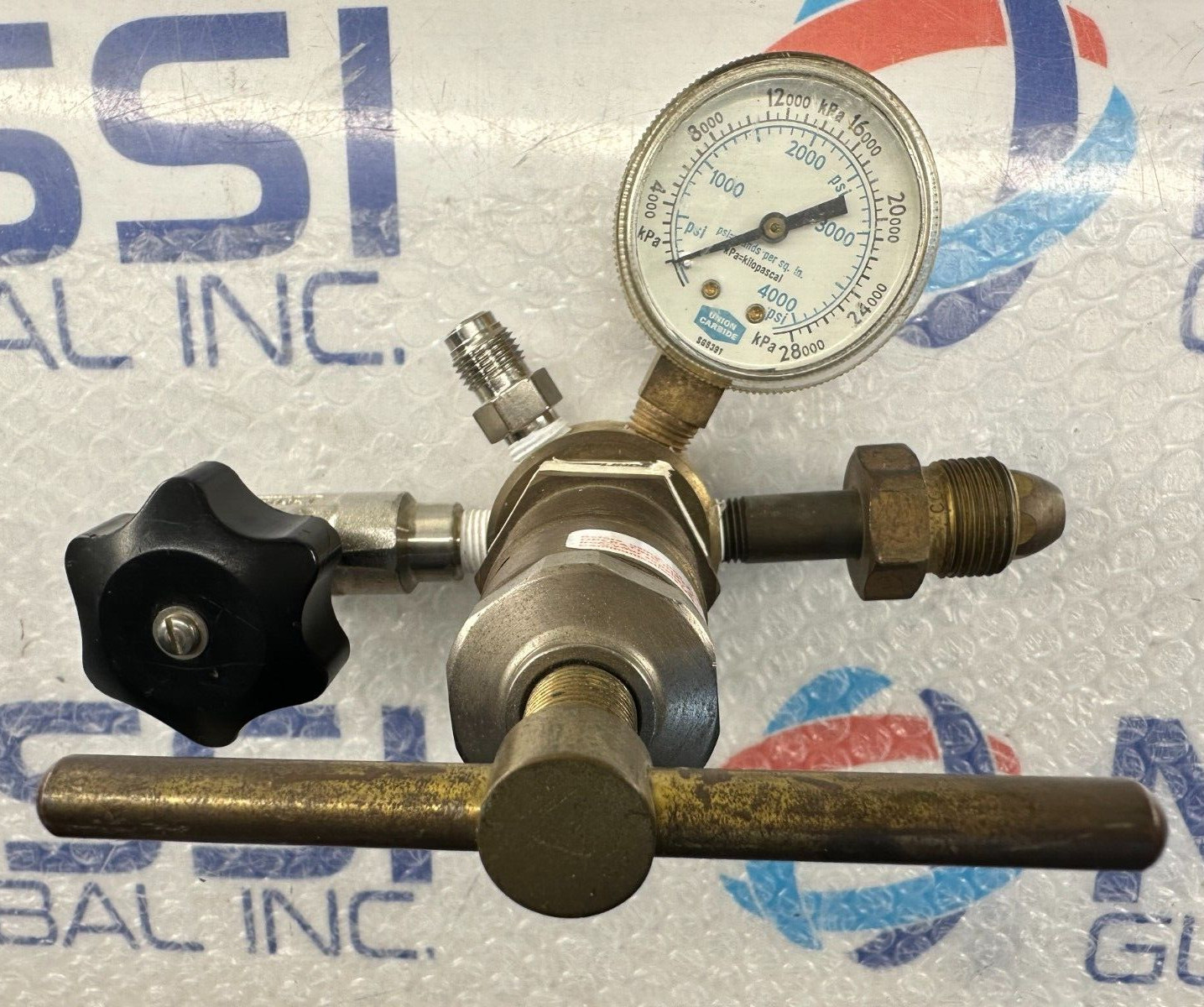 Union Carbide Linde Pressure Regulator w/ Gauge