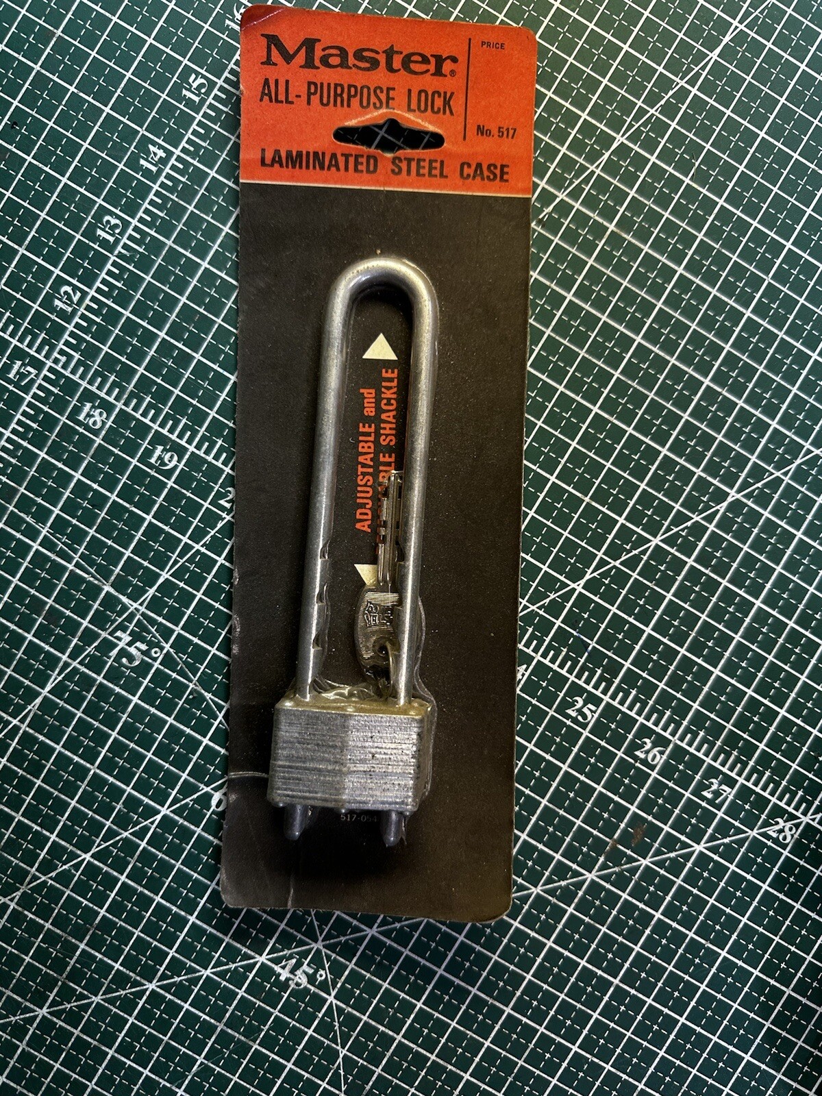 NOS MASTER LOCK 517 LAMINATED STEEL KEYED PADLOCK Adjustable Shackle USA