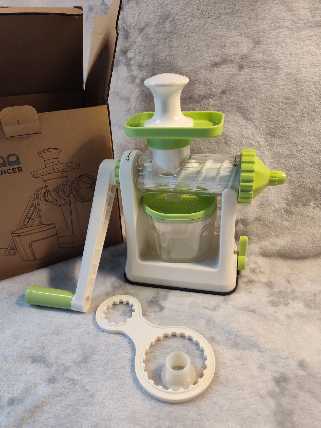 Mannual Juicer, Plastic White And Green in Box