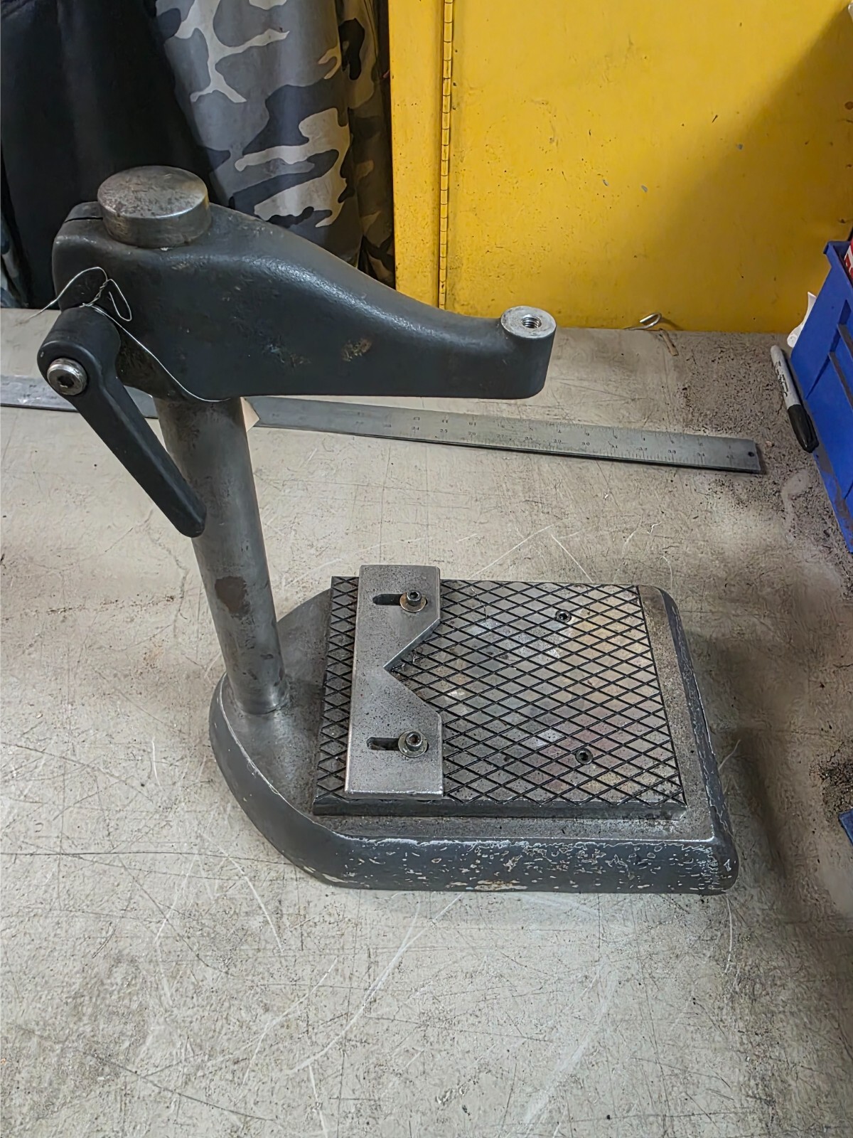 Mahr Federal NB-60 Indicator / Comparator Stand