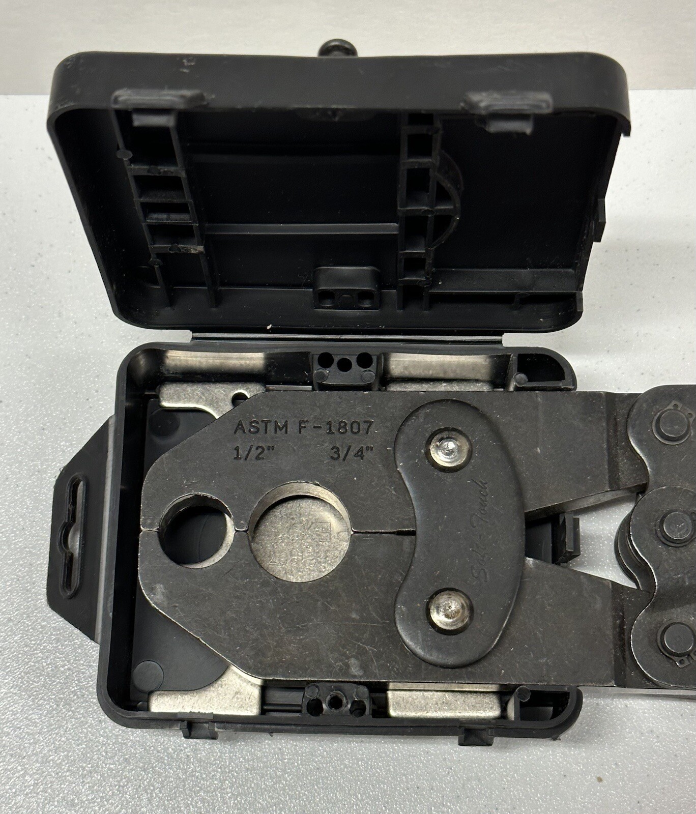 SHARKBITE 1/2" & 3/4" Pex Crimp Tool