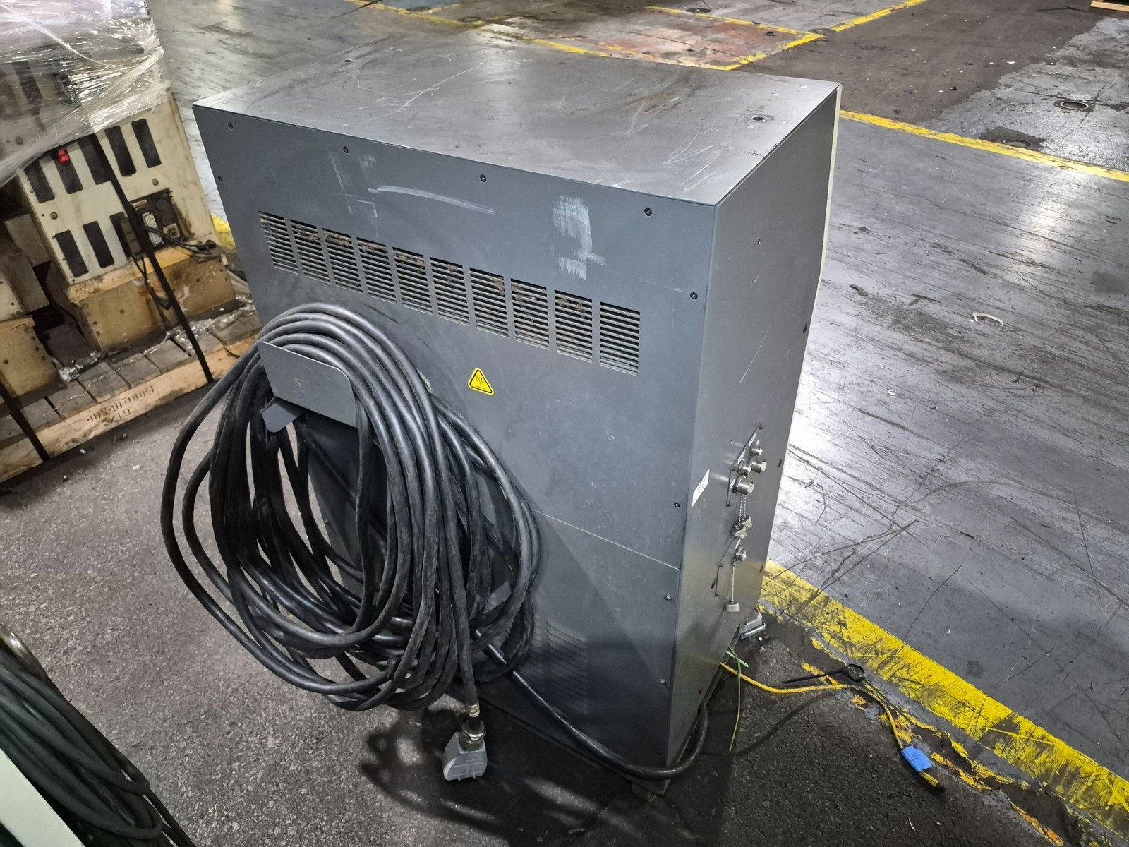 FANUC R-2000iB/210F Complete w/ R-30iA Controls USED - Missing Items