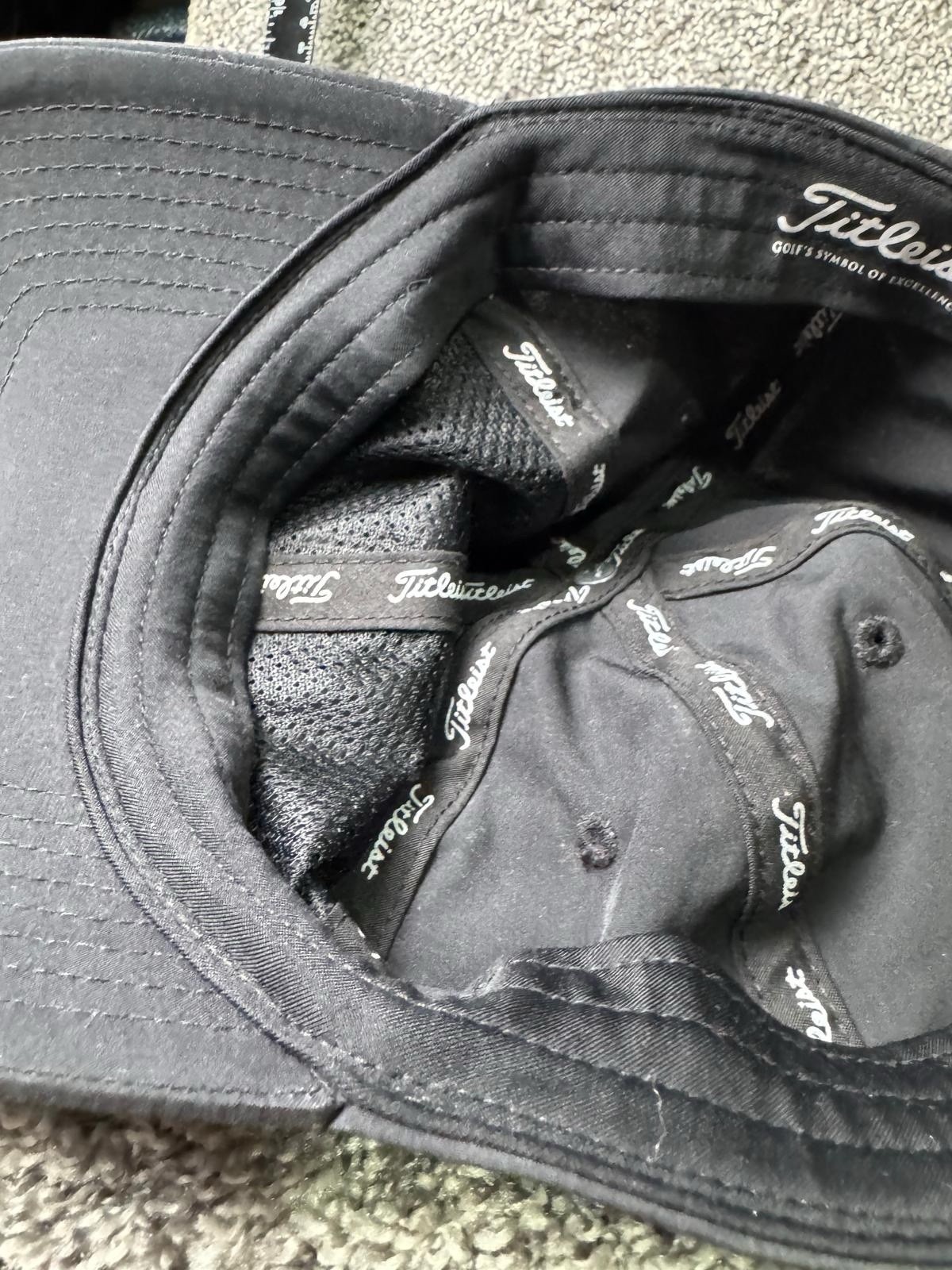 Titleist Hat Cap Strapback One size Black Adjustable Golf Hat Lightweight