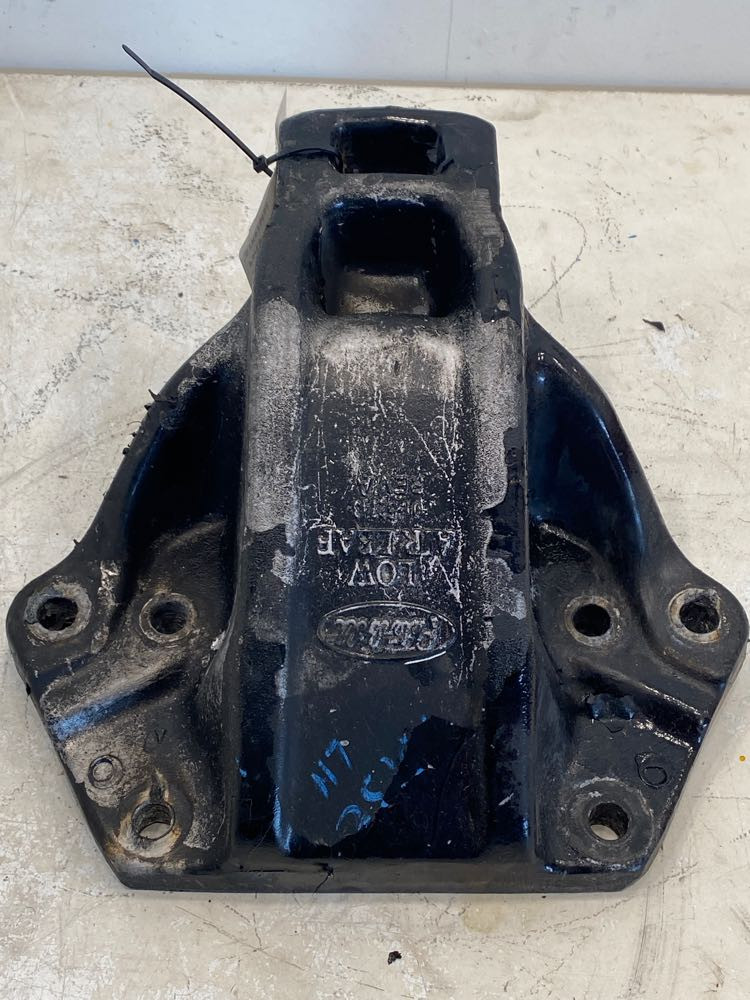 2013 Peterbilt 587 Suspension Bracket 0152743 (641-12044)