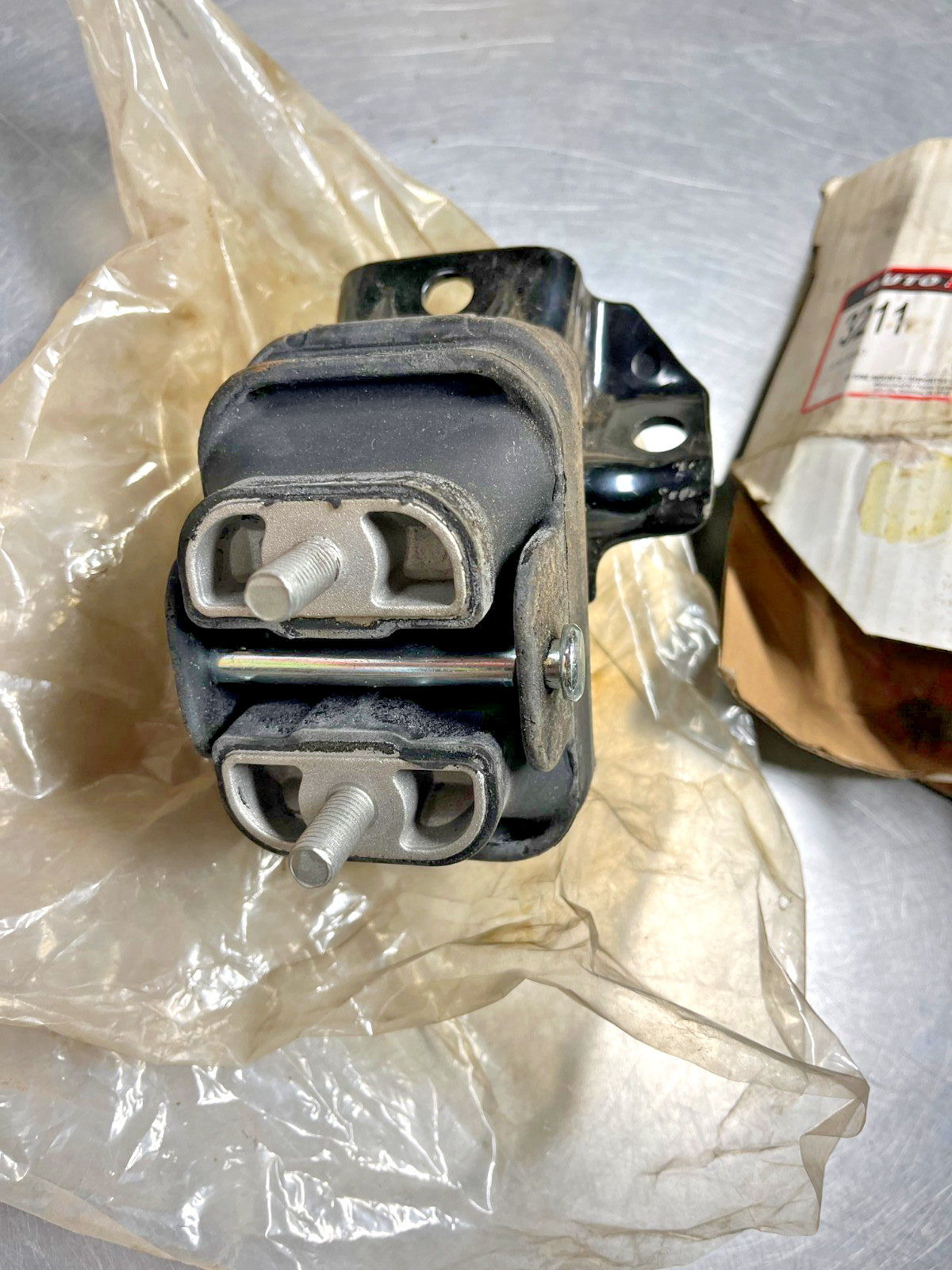 3211 Auto Extra ENGINE MOUNT Western Star EM-5583 , EM5583