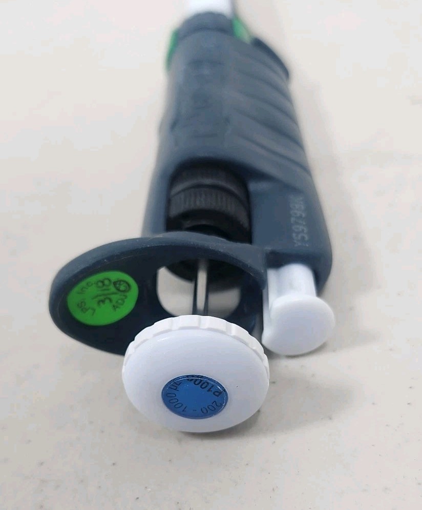Gilson Pipetman Classic P1000 Adjustable Single-Channel Pipette Pipet