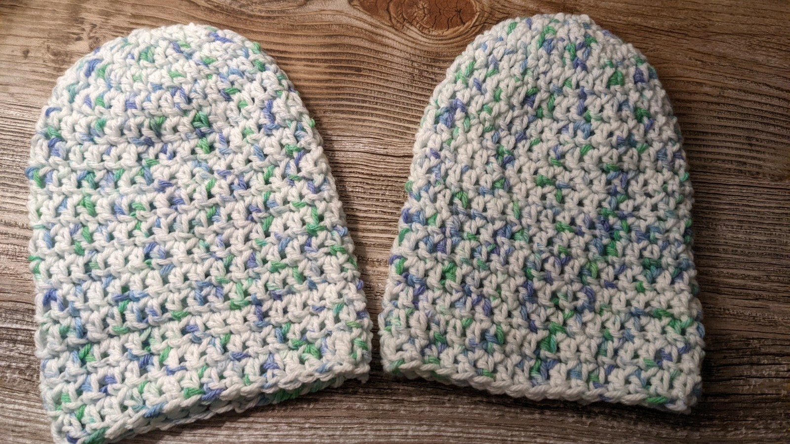 HANDMADE ORGANIC MERINO WOOL White &GREEN Baby Toddler Winter Slouchy Beanie Hat