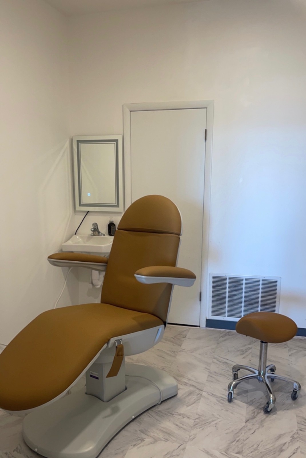 LuxMed MODERNO  Spa Treatment/Medical Exam/Injector Bed with Wireless Remote
