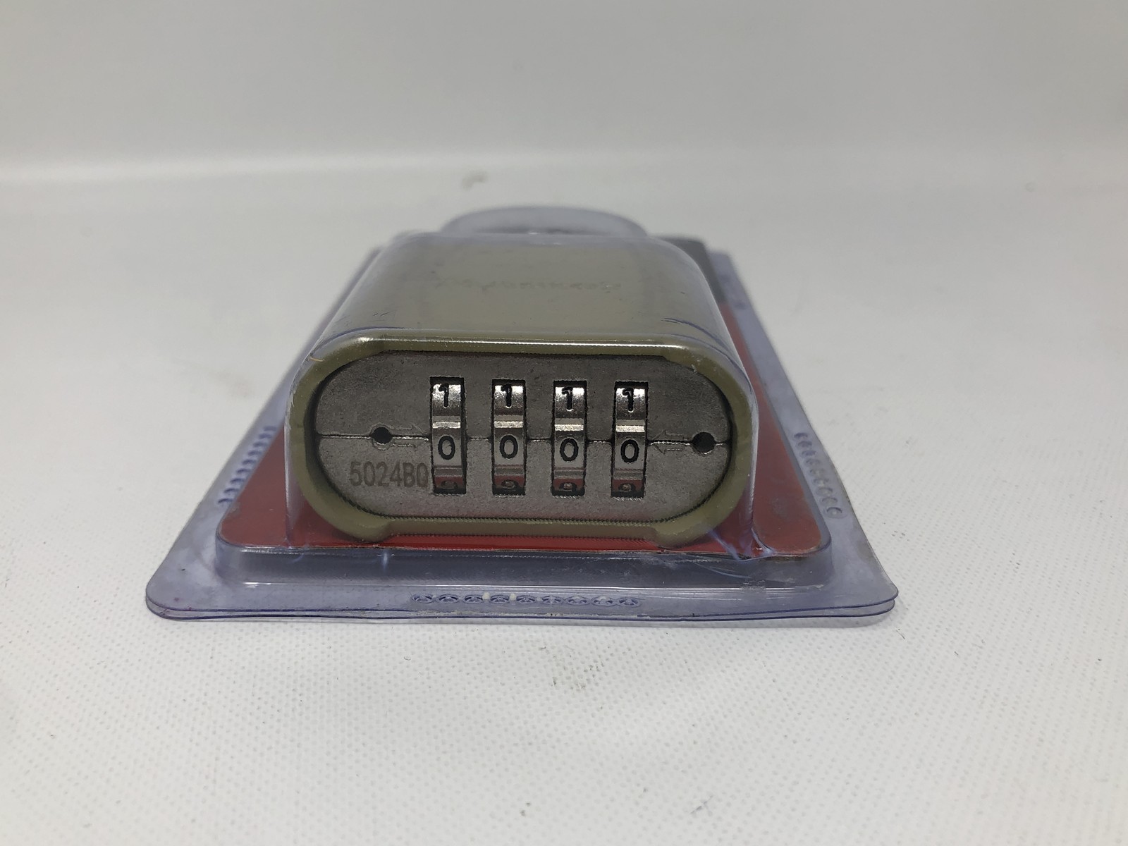 Master Lock 875DLH Combination Lock Weather Resistant 2in Shackle