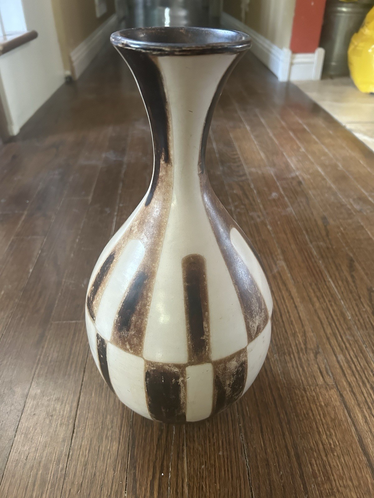 Peruvian Vase Handmade In Peru Ivory And Brown