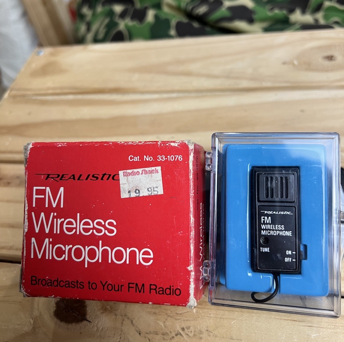 Vtg New Realistic 33-1076 FM Wireless Microphone Radio Shack Broadcast to Radio