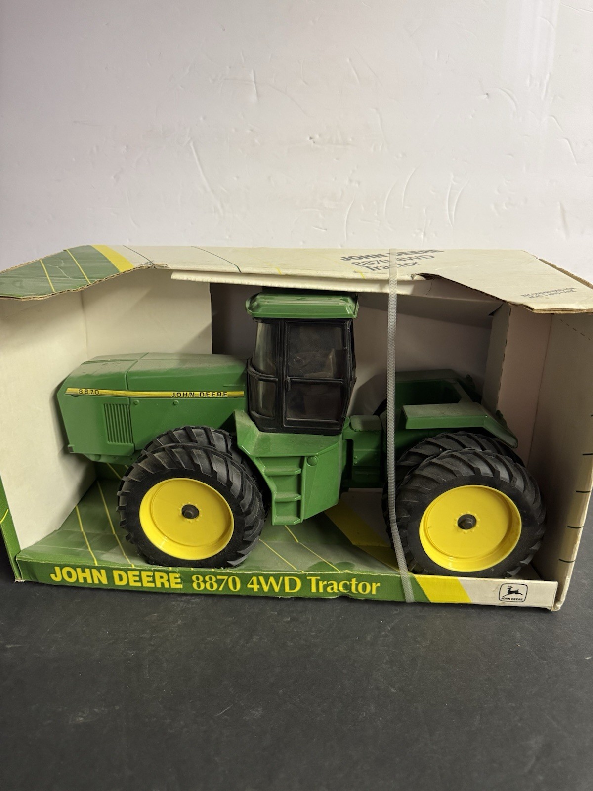 Vintage ERTL John Deere 8870 4WD Tractor 1/16 Scale Replica Toy Model