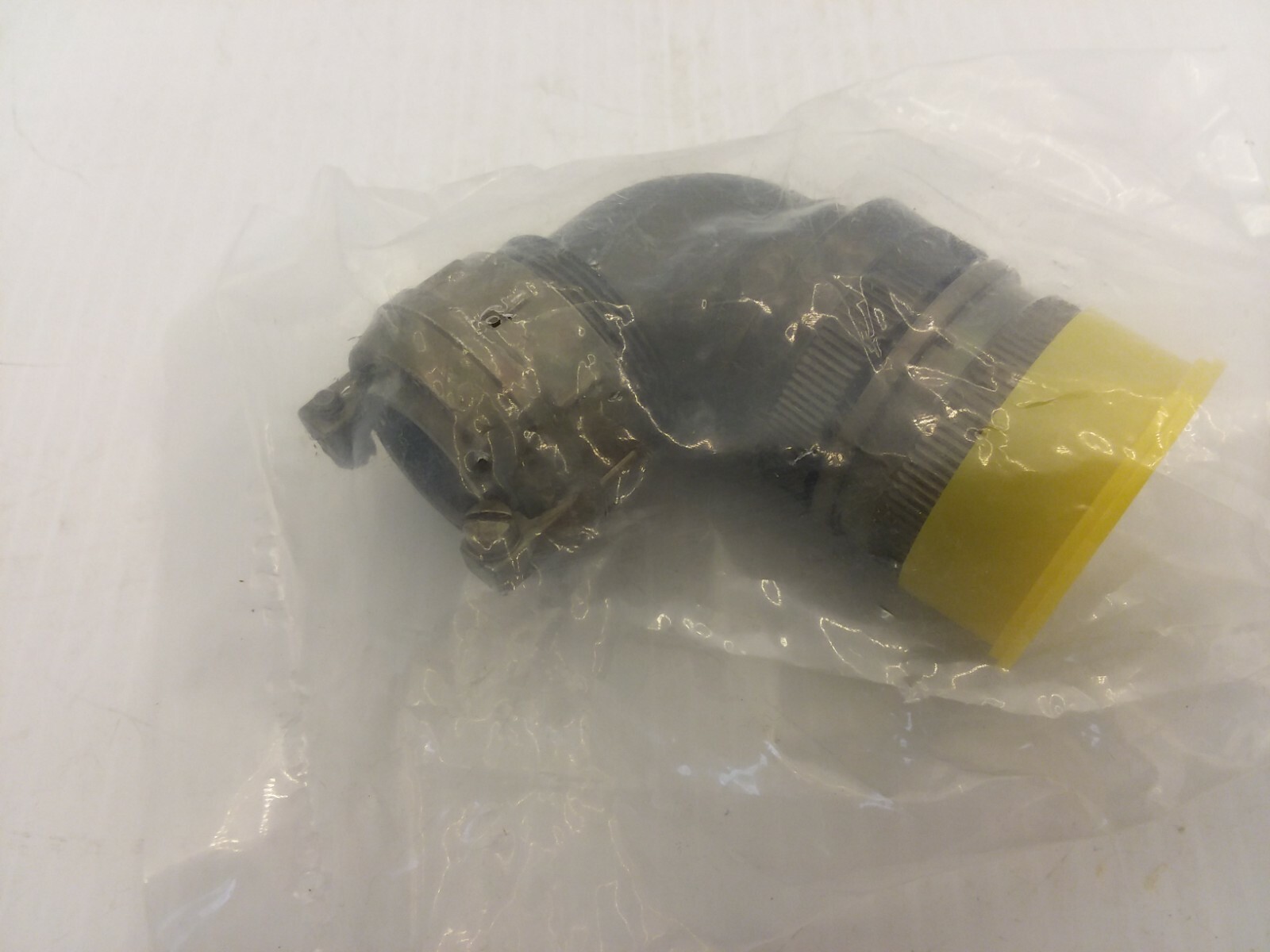 AMPHENOL MS3108E24-28S CIRCULAR MIL SPEC CONN. SOCKET 24-POS. RIGHT ANGLE NIB