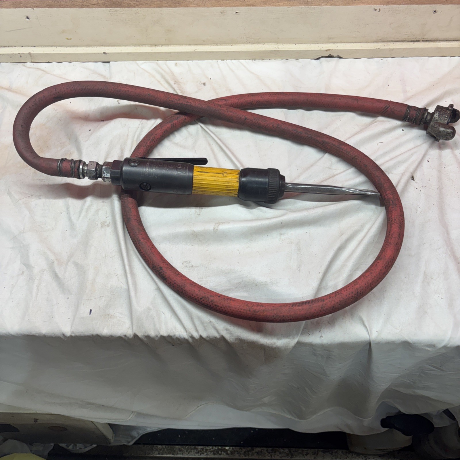 Atlas Copco RRC13B Industrial Pneumatic Chisel Air Tool with Hose MPN 4670925