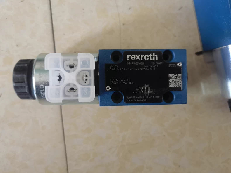 1PCS NEW Rexroth R900546257 4WE6D73-6X/EG24N9K4/A12 Hydraulic valve UPS shipping